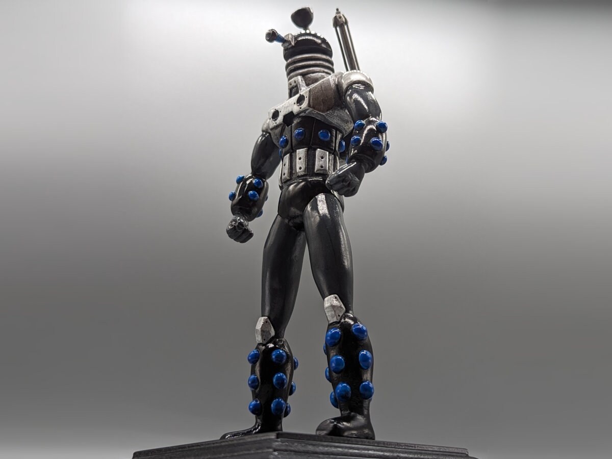 whovian-sentinel-dalek-inspired-robot-statue-sculpture-06