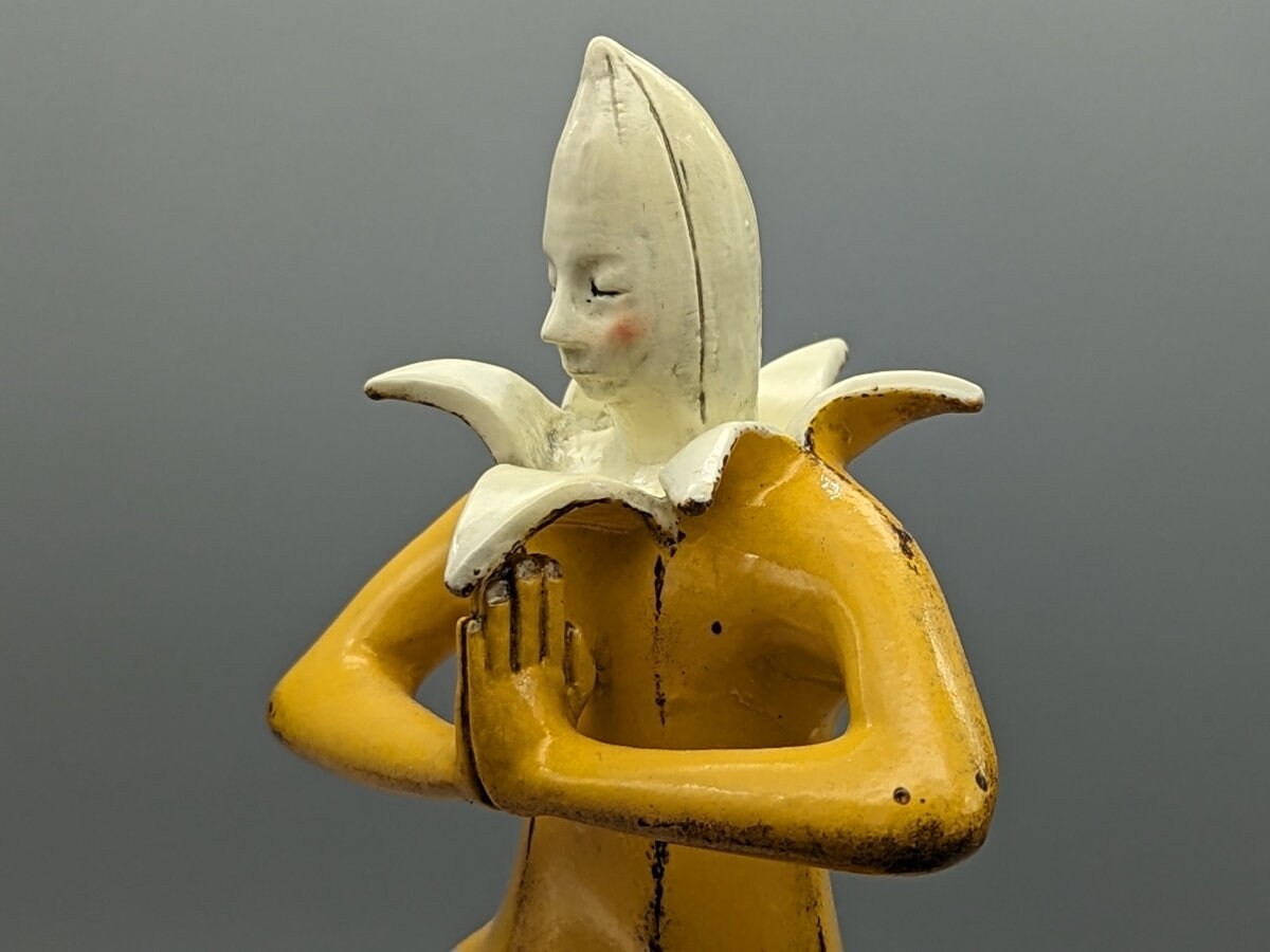 zen-banana-statue-sculpture-04