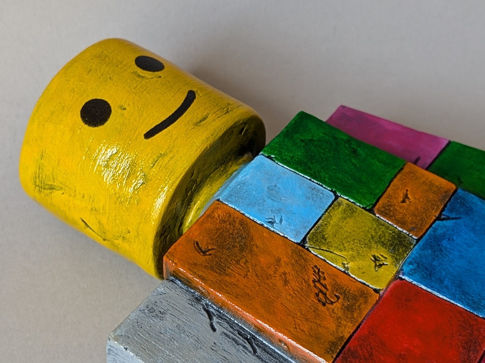 brick-blocker-lego-tribute-sculpture-lego-guy-homage-2-05