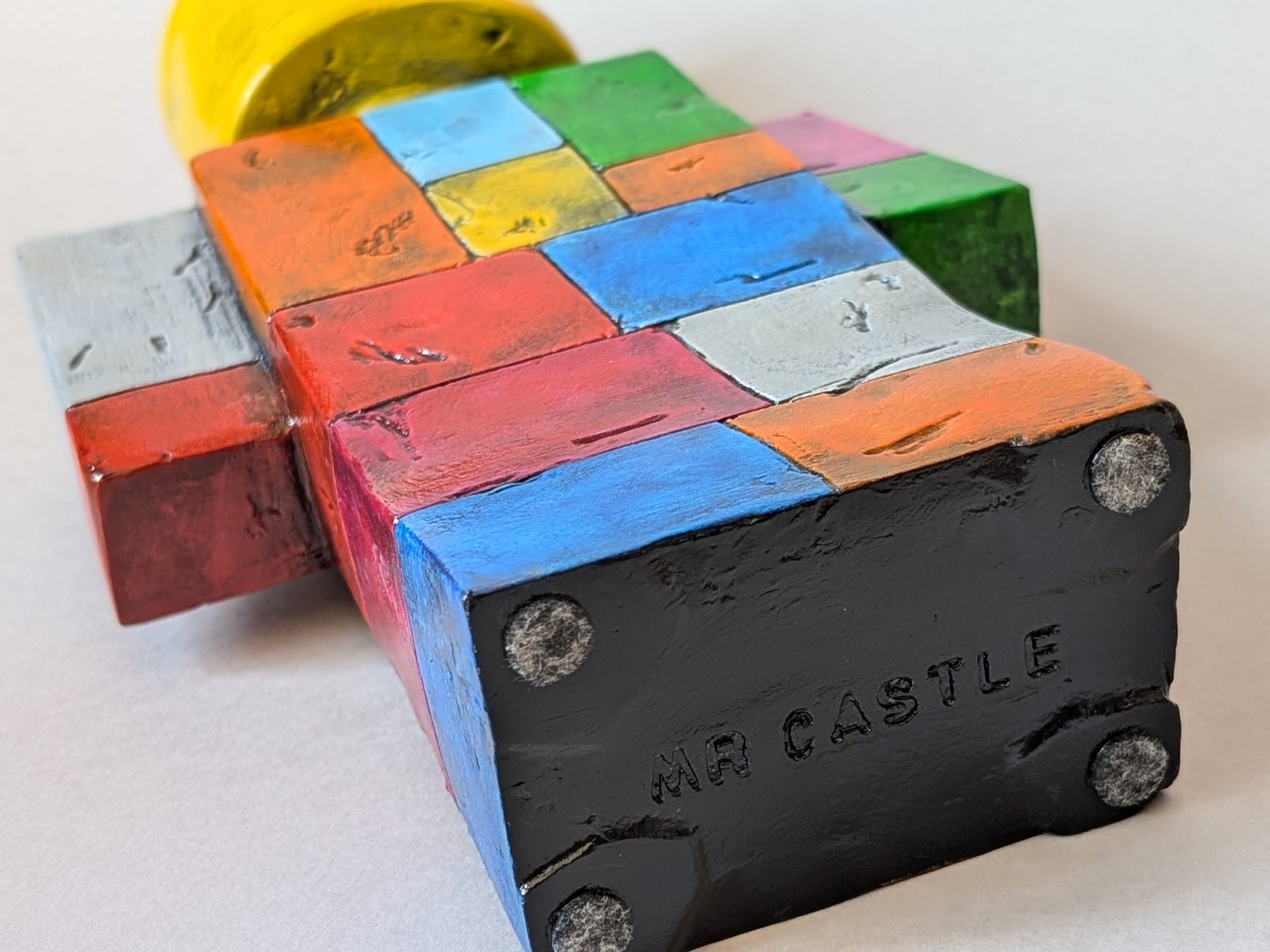 brick-blocker-lego-tribute-sculpture-lego-guy-homage-2-10