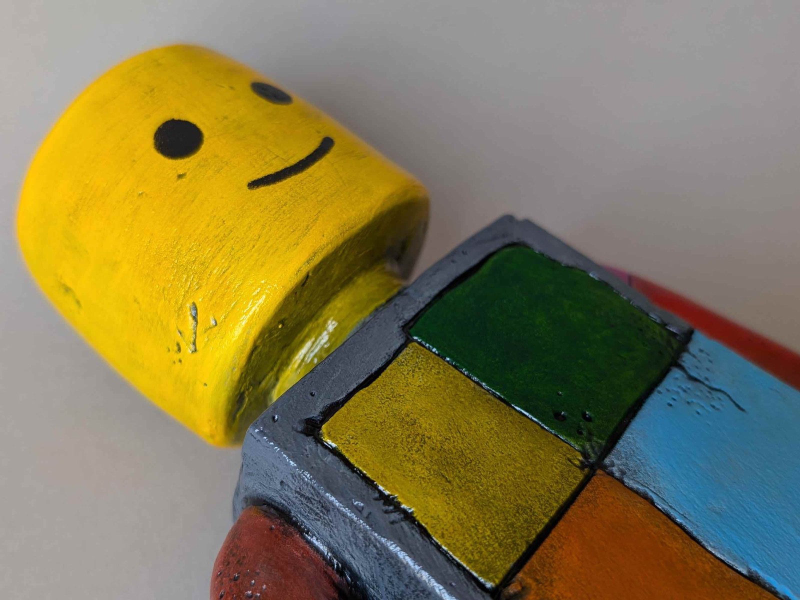 brick-blocker-lego-tribute-sculpture-lego-guy-homage-07