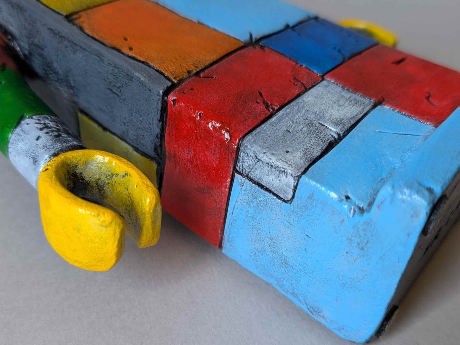 brick-blocker-lego-tribute-sculpture-lego-guy-homage-08